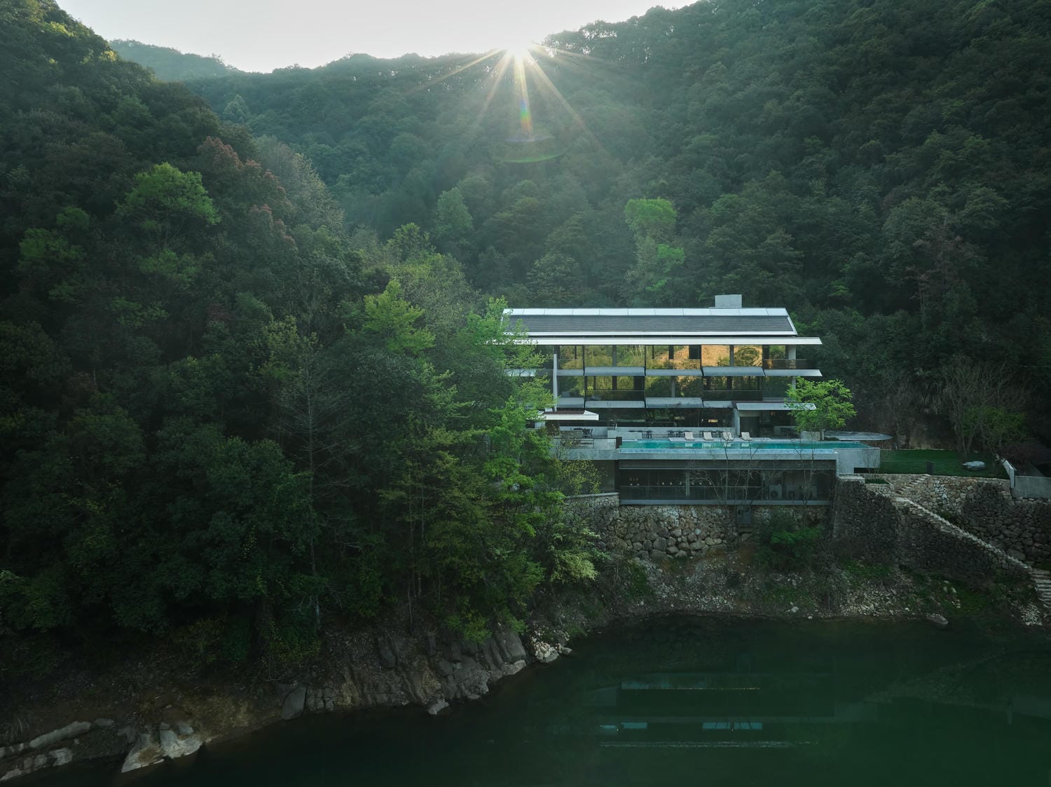 01-封面图立面航拍 (1).jpg