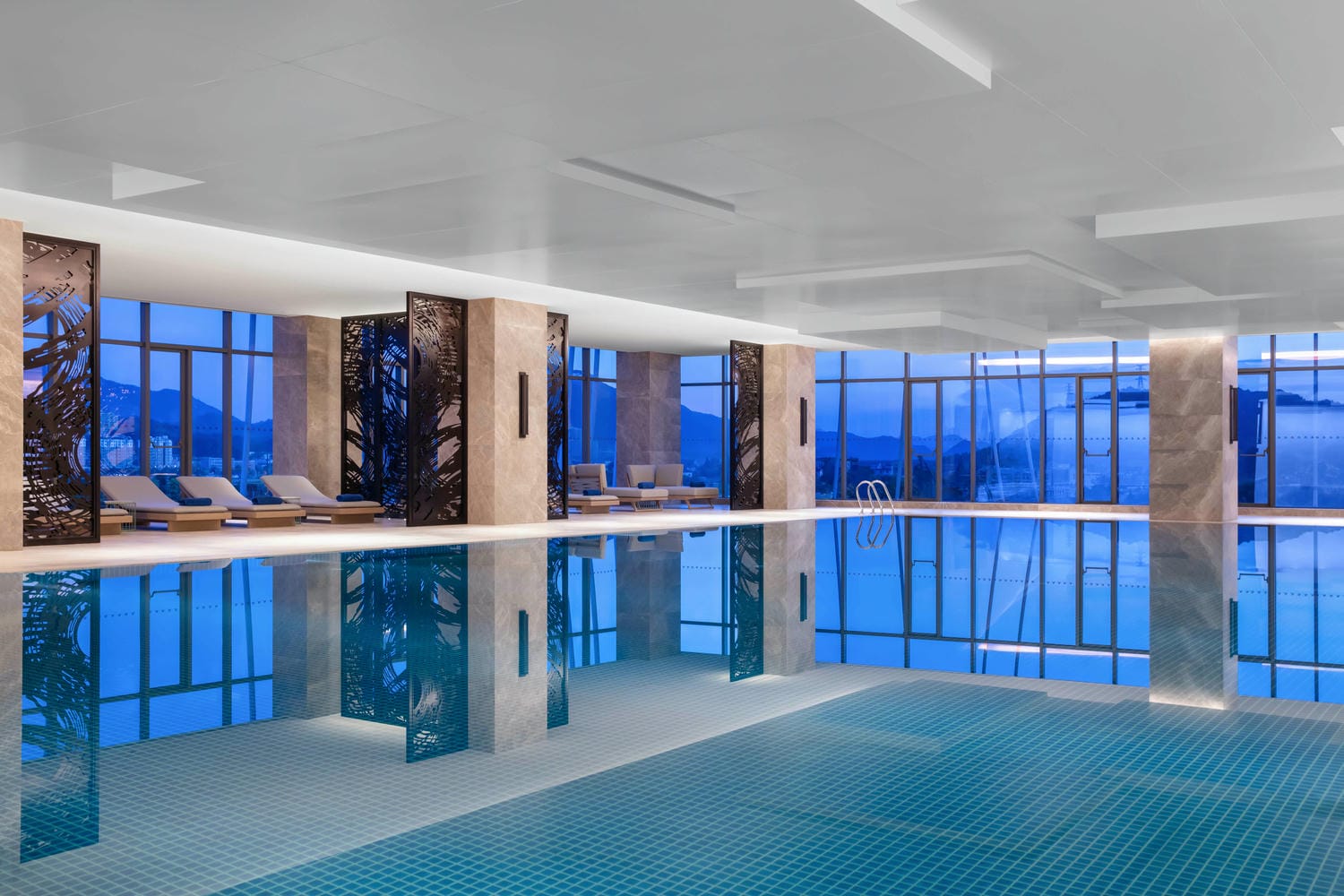 MH_HGHML_Swimming_Pool_Indoor.jpg